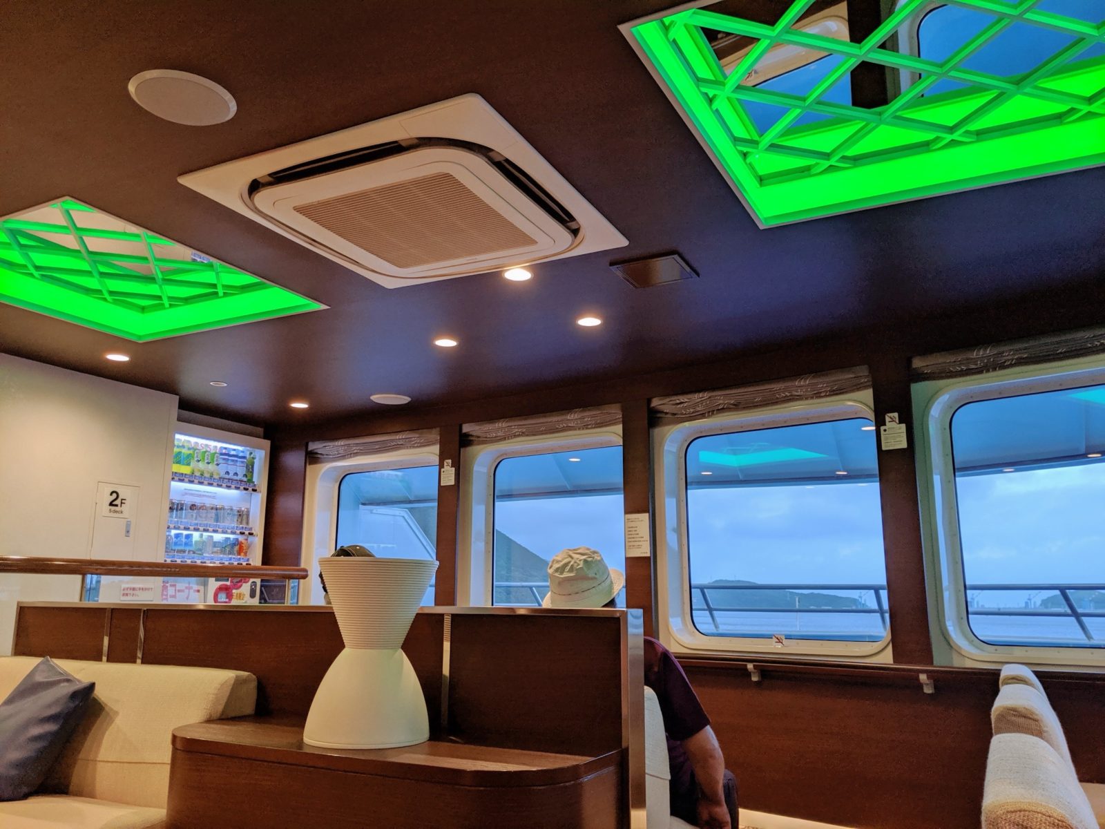 フェリー太古船首