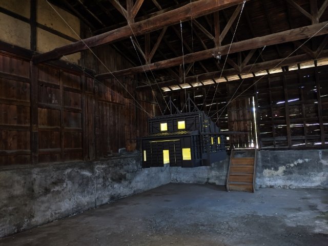 かねんて倉庫内部