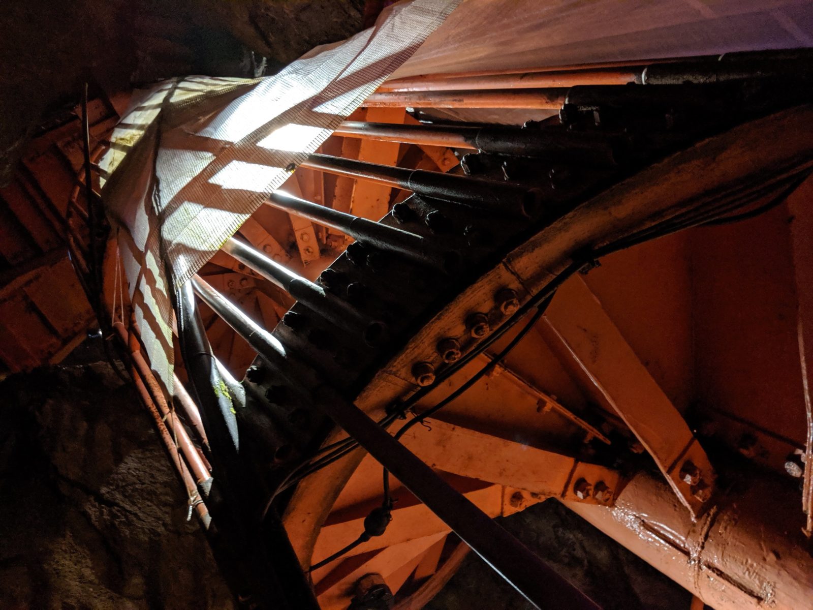 不二洞螺旋階段2