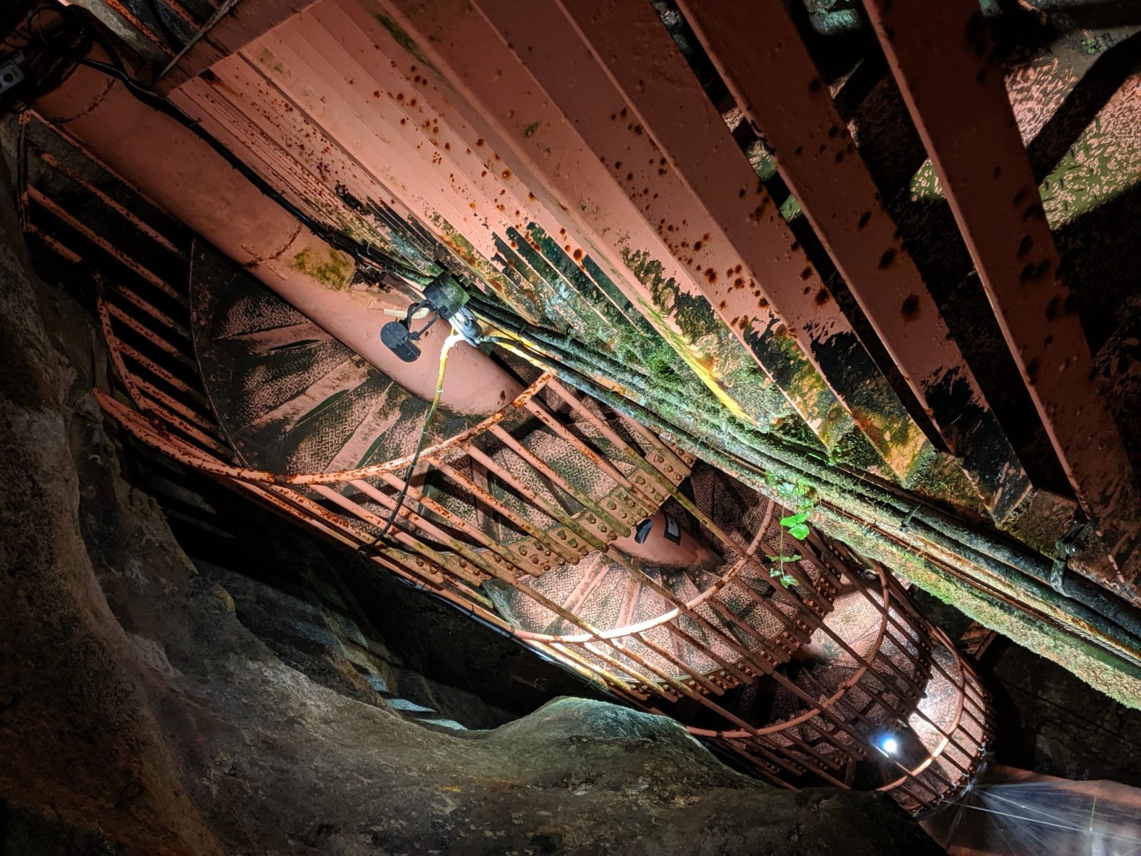 不二洞螺旋階段3