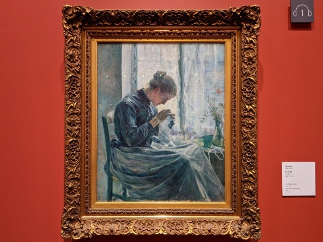 『針仕事』by 黒田清輝