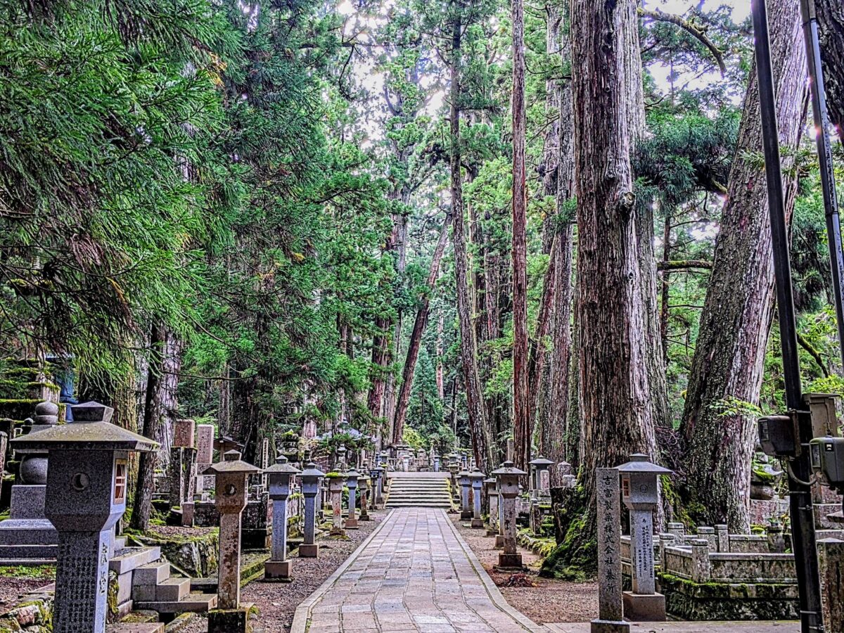 高野山③ 武将の墓とお地蔵さまが並ぶ参道『奥之院』（高野町