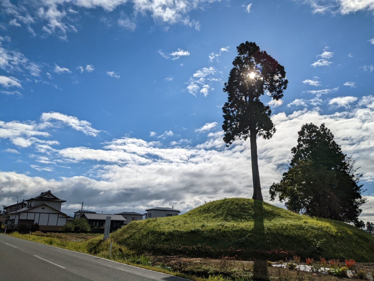 大珠 伝畿内 出土 古墳後期7世紀前半 結晶質でカセの残る硬玉の大珠 勾玉 翡翠 大珠 伝畿内 出土 古墳後期7世紀前半 結晶質でカセの残る硬玉の