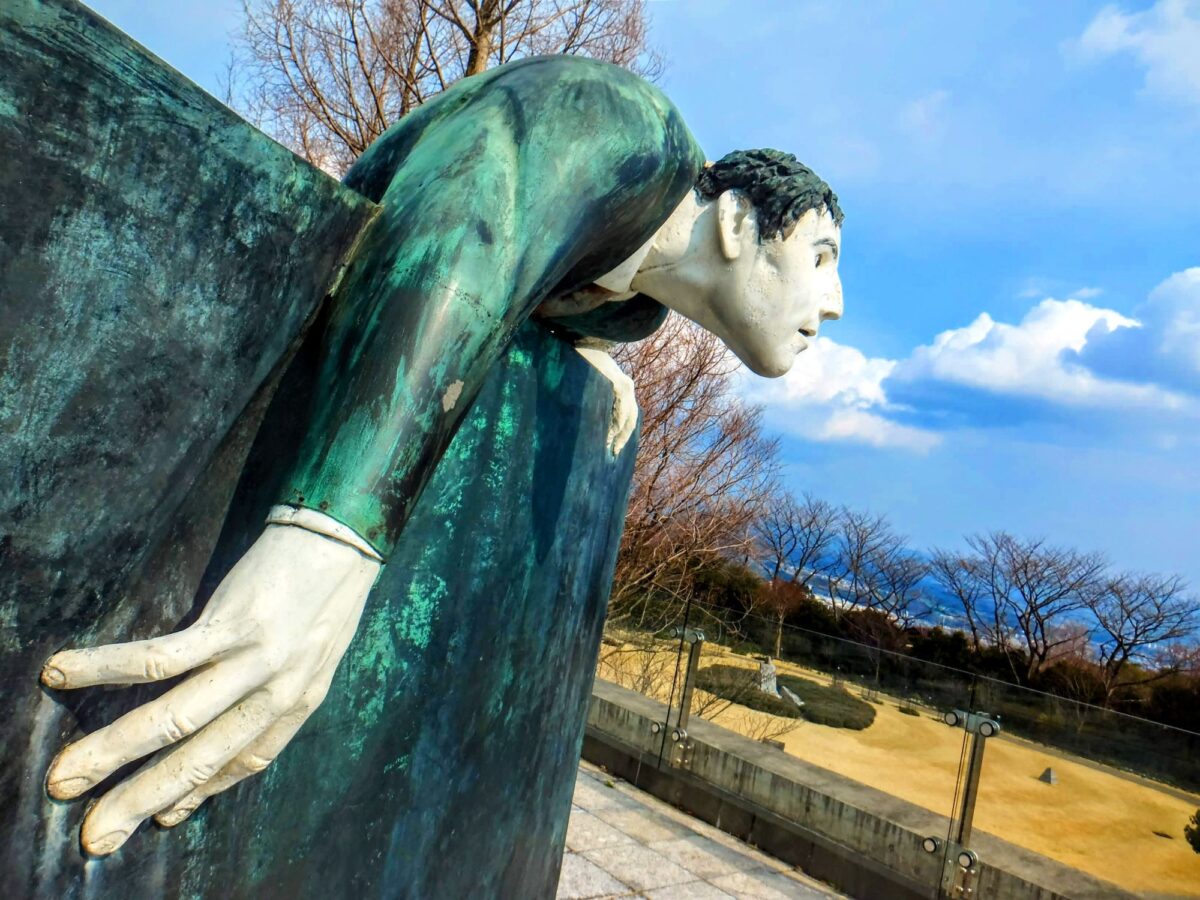 閉鎖中】クレマチスの丘 Part 1 奇妙な世界が広がる『ヴァンジ彫刻庭園