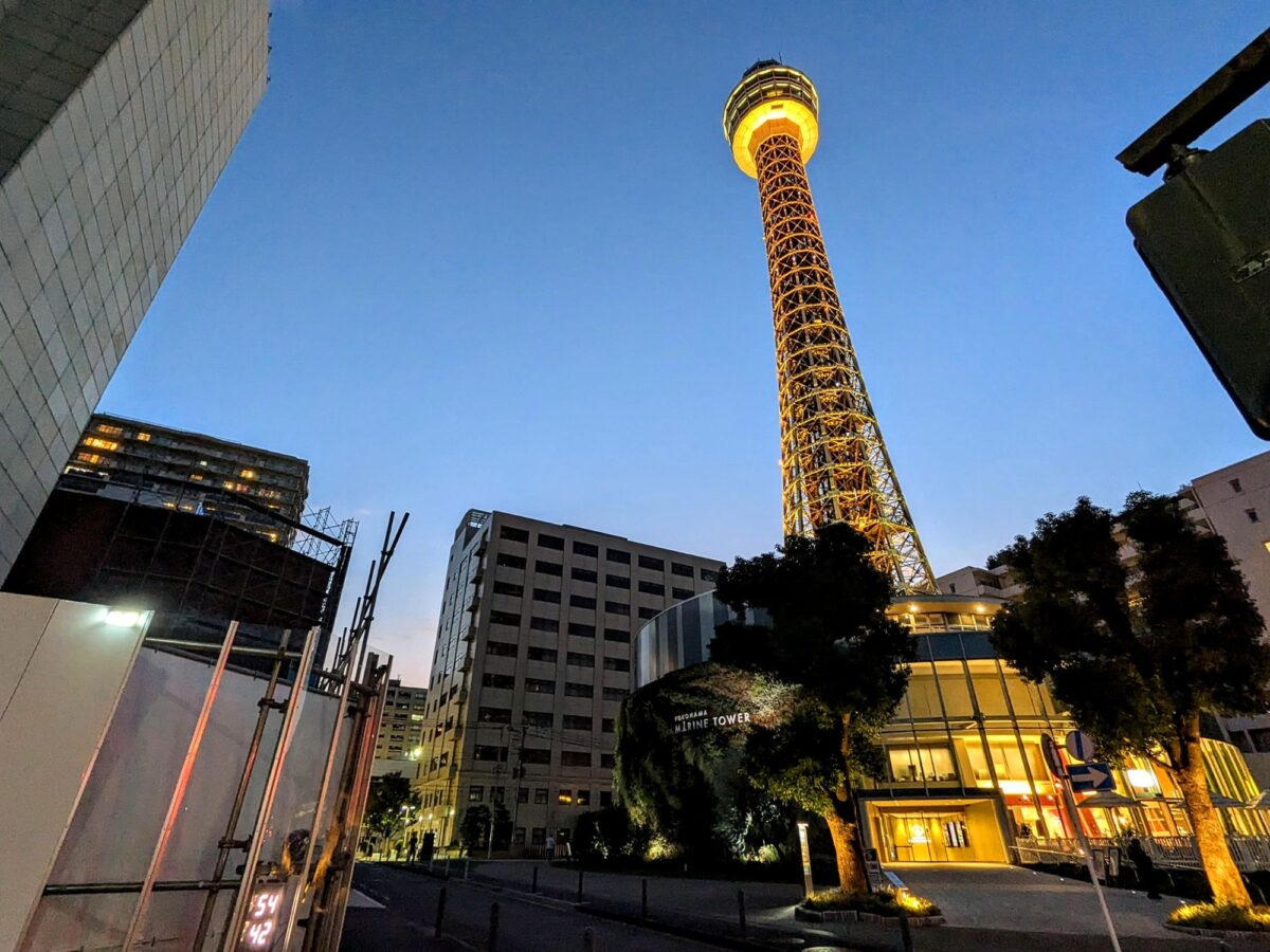 横浜マリンタワー×氷川丸 昭和レトロ 中古品 年代物 オブジェ 横浜マリンタワー×氷川丸 昭和レトロ 中古品 年代物 オブジェ 横浜