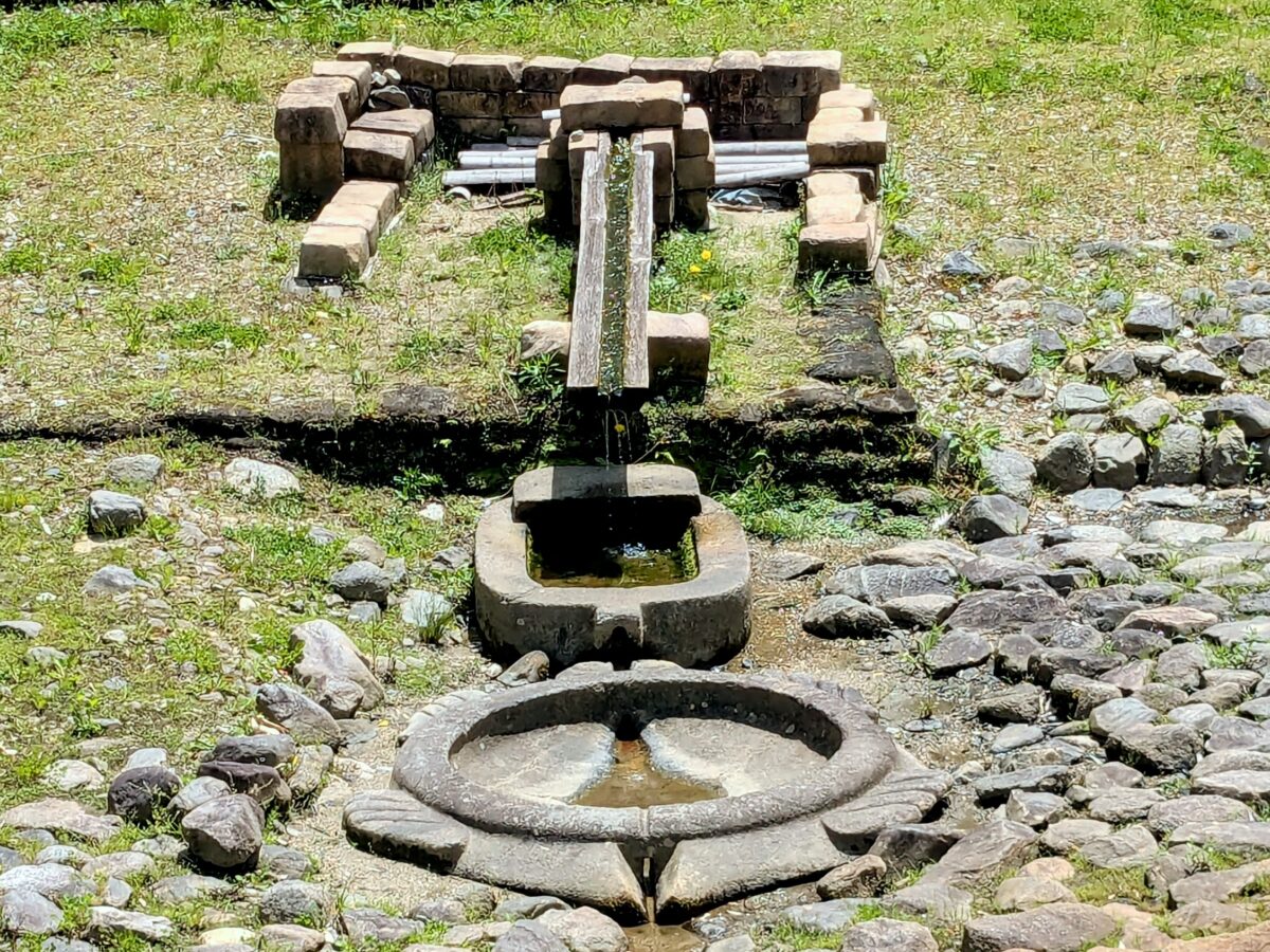 飛鳥に散らばる不思議な石造物めぐり （明日香村） | シマグニノシマタビ